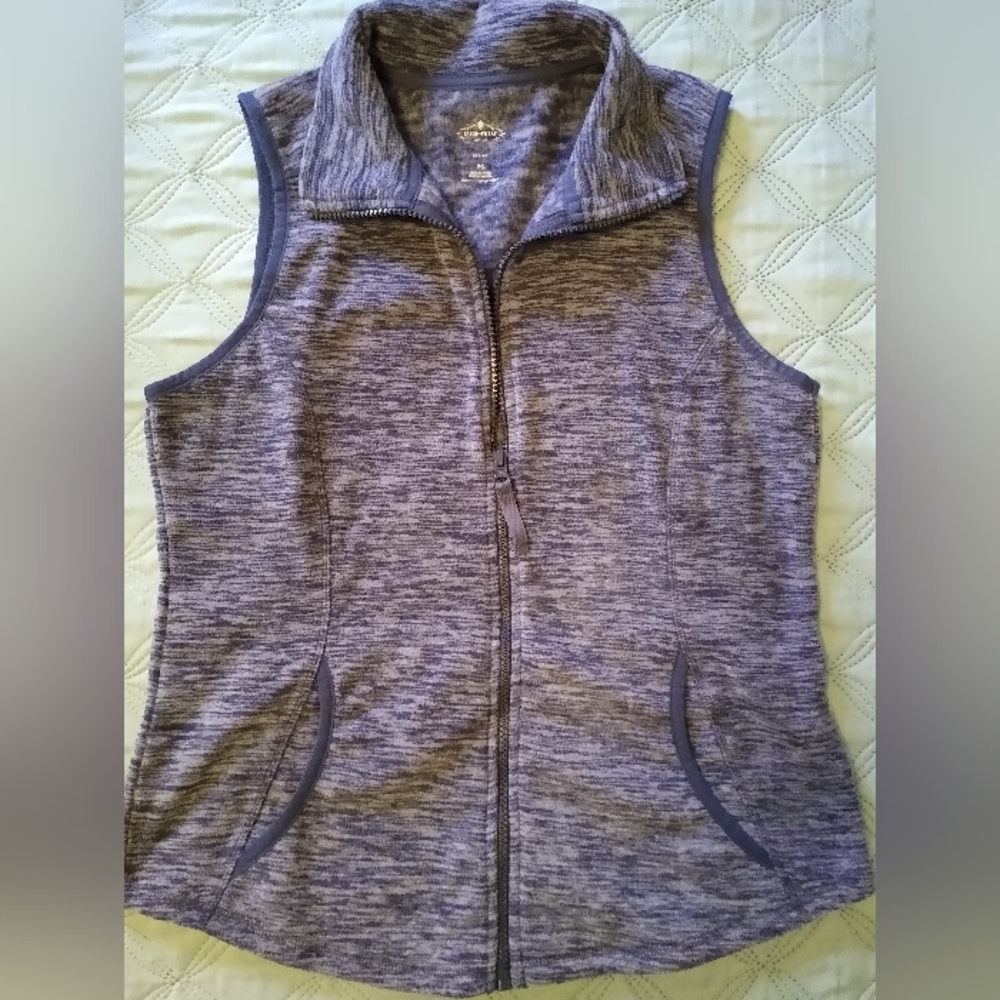 Women's fleece vest by St. John's Bay in navy/cream, size PS.